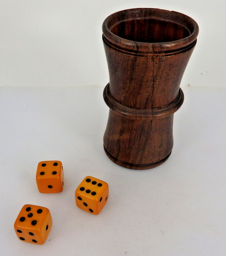 Würfelbecher holz - würfelbecher,
